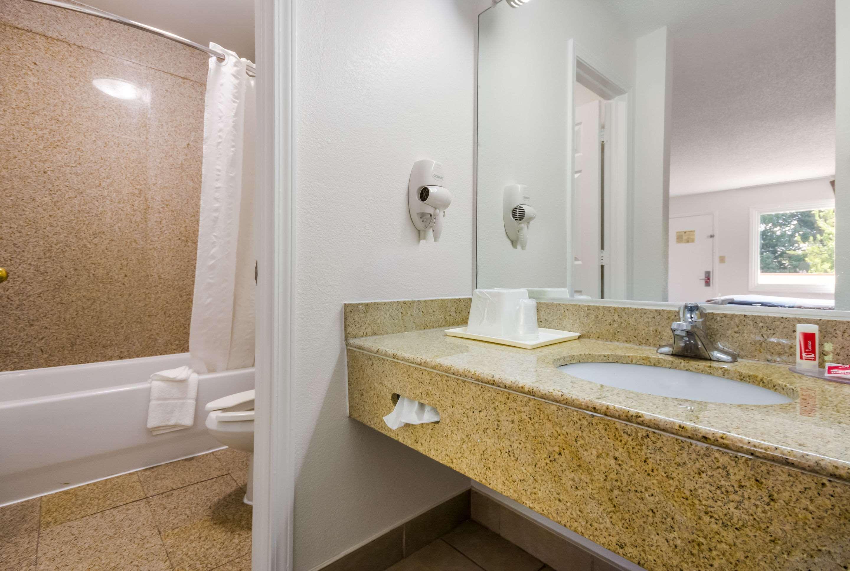 Econo Lodge Little Creek Норфолк Экстерьер фото